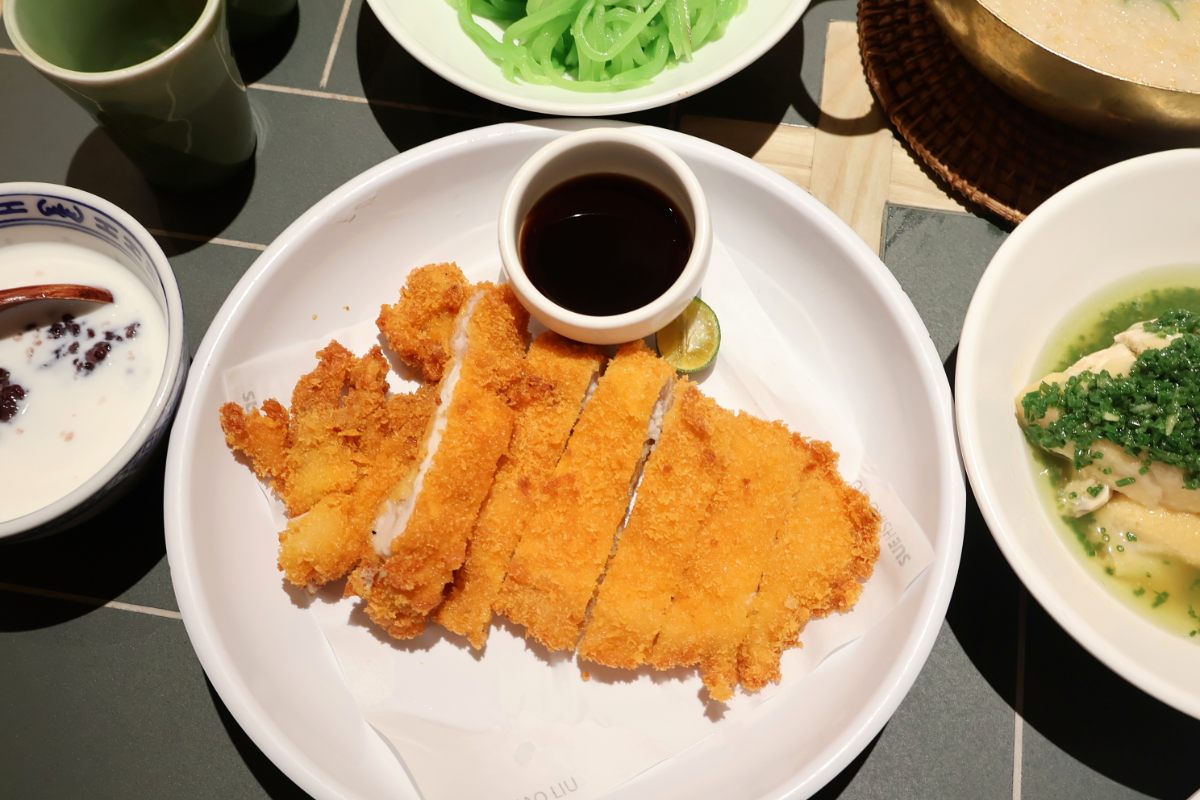 Su Xiao Liu Dim Sum Hangzhou two person meal with Xiao Long Bao and Seafood Paofan